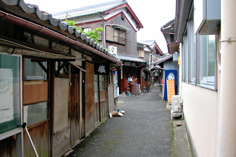 沖島郵便局近くの町並み
