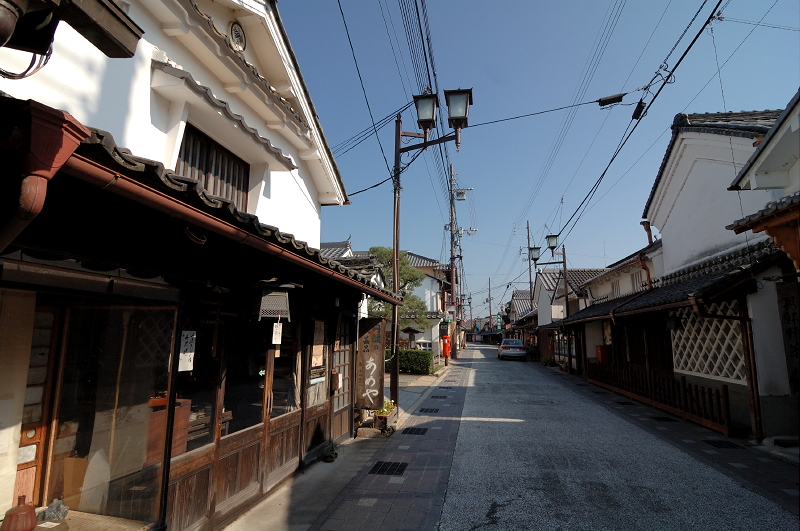 兵庫県の城下町、丹波篠山の「河原町妻入商家群」の町並み