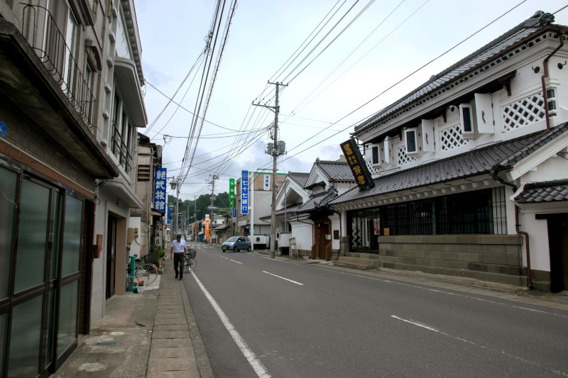 洋風建築と蔵造りの商家が残る、登米の町並み