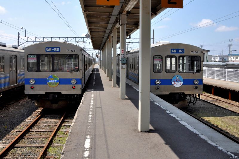 弘南鉄道弘前駅のホームの風景
