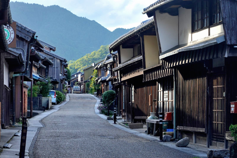 関宿・西の追分方面への上り坂