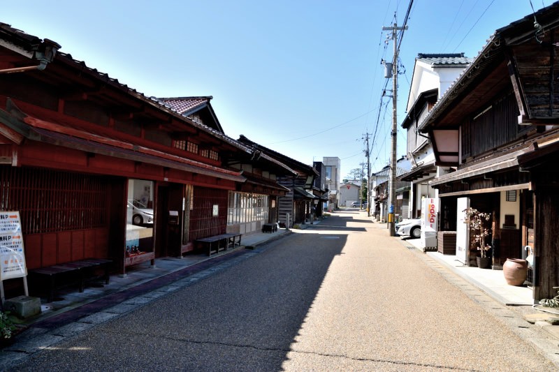 「きたまえ通り」、旧岸名家付近の風景