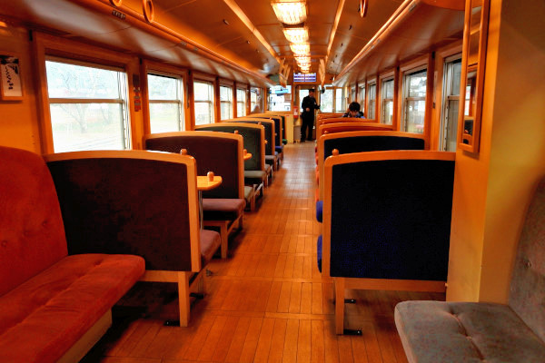 「若桜号」の車内